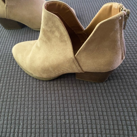 SO Women’s Ankle Booties - Picture 4 of 7